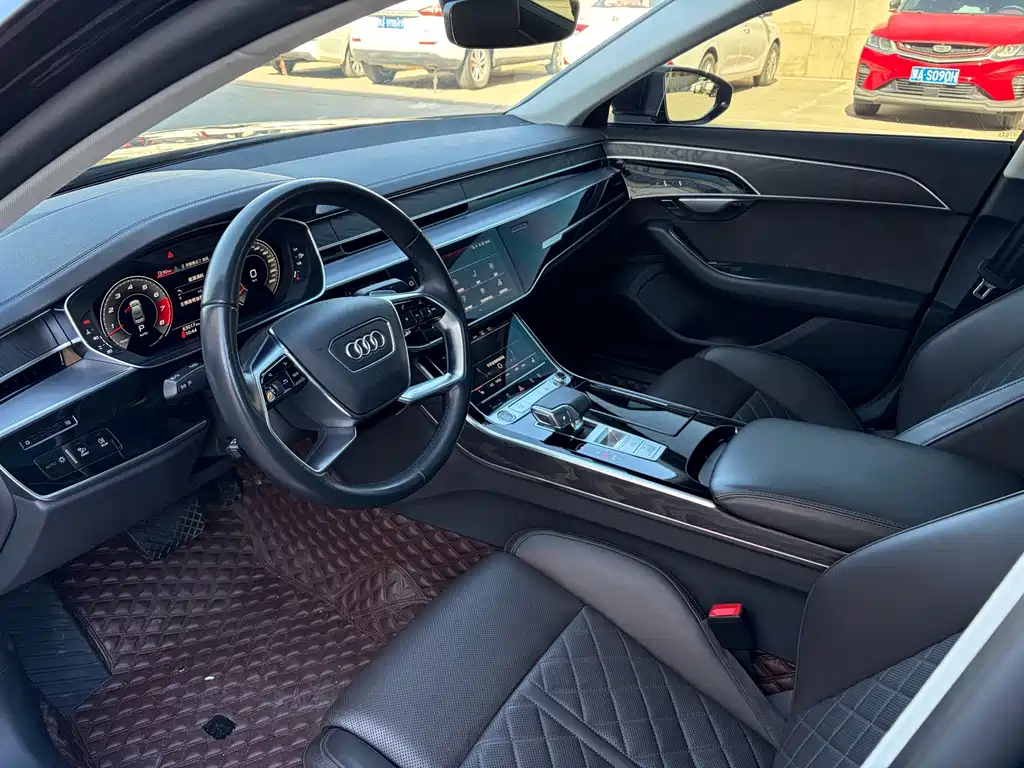 Audi A8 — фото 7