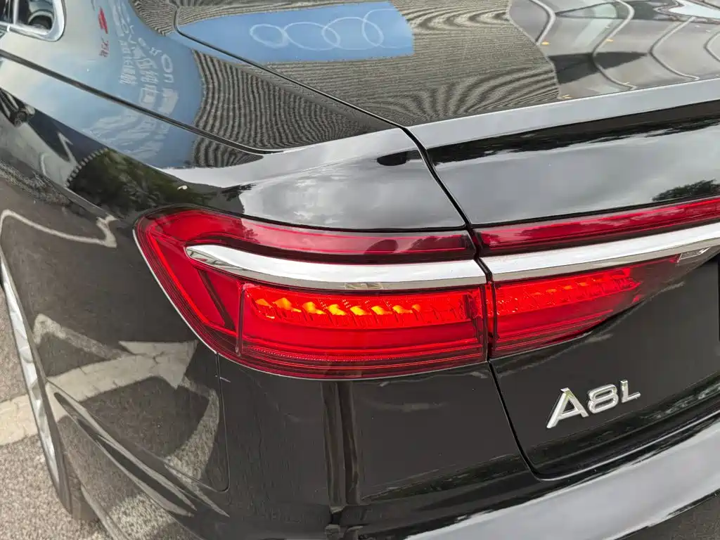 Audi A8 — фото 31