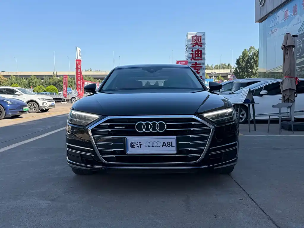 Audi A8 — фото 2