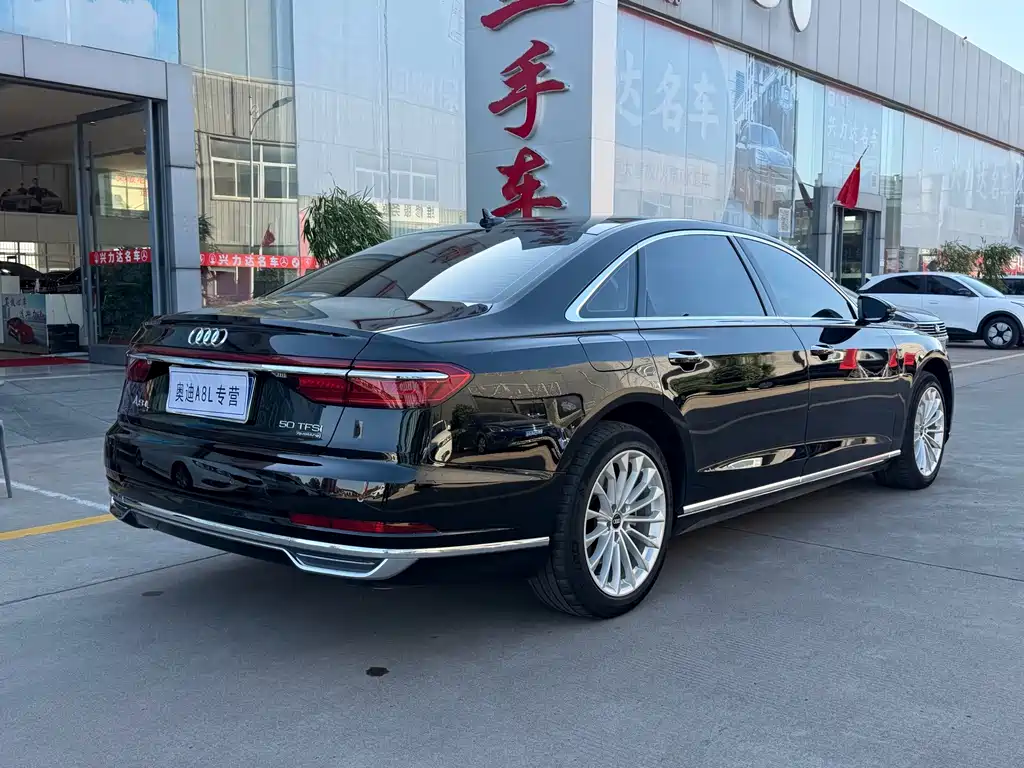 Audi A8 — фото 3