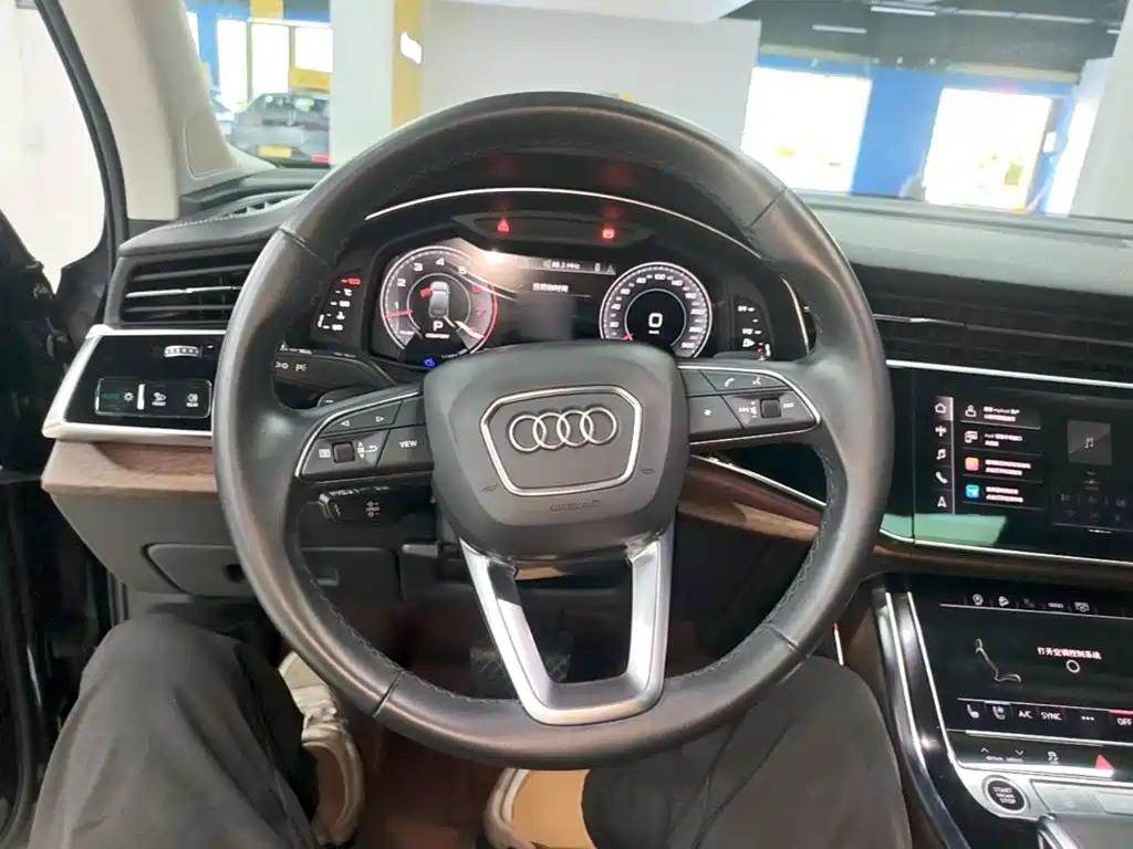 Audi Q7 — фото 11