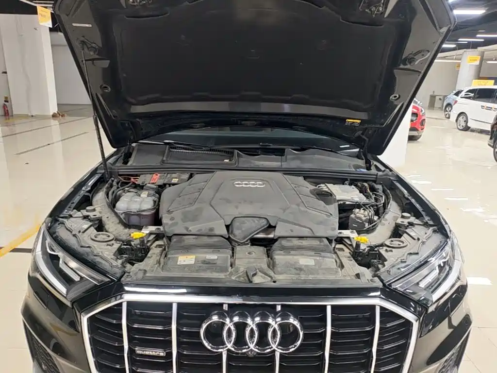 Audi Q7 — фото 20