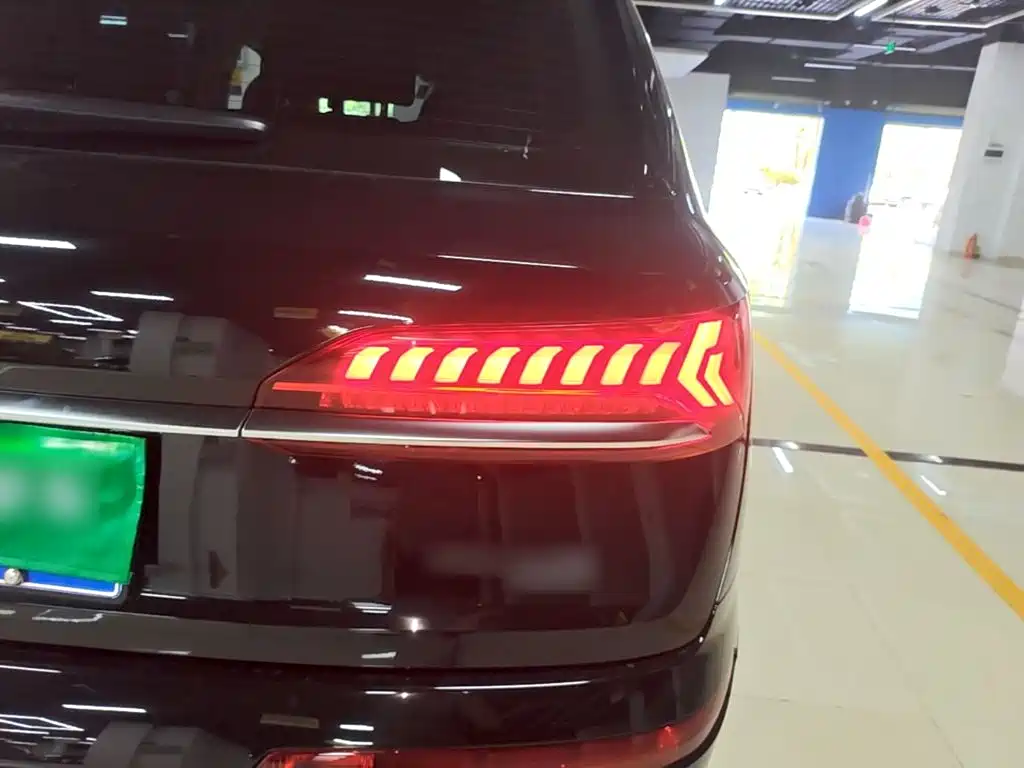 Audi Q7 — фото 8