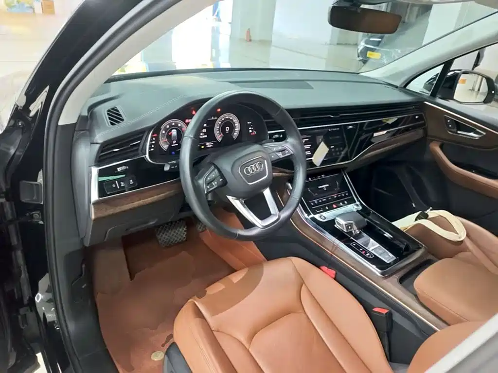 Audi Q7 — фото 10