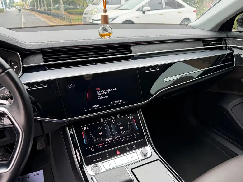 Audi A8 — фото 17