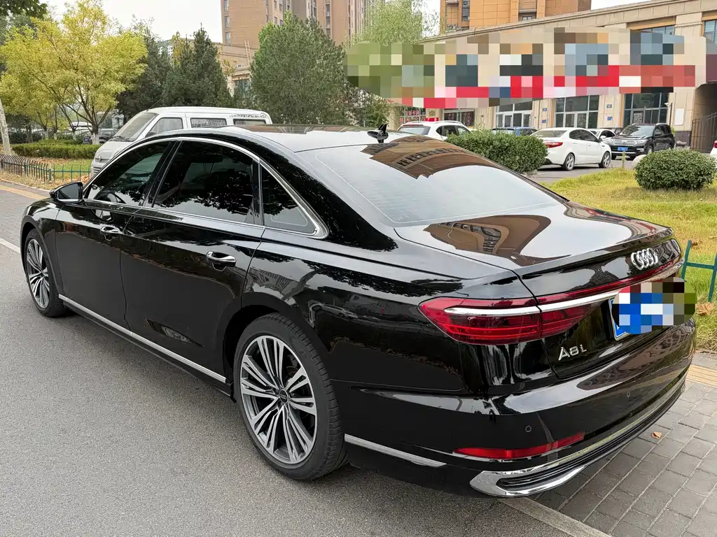 Audi A8 — фото 4