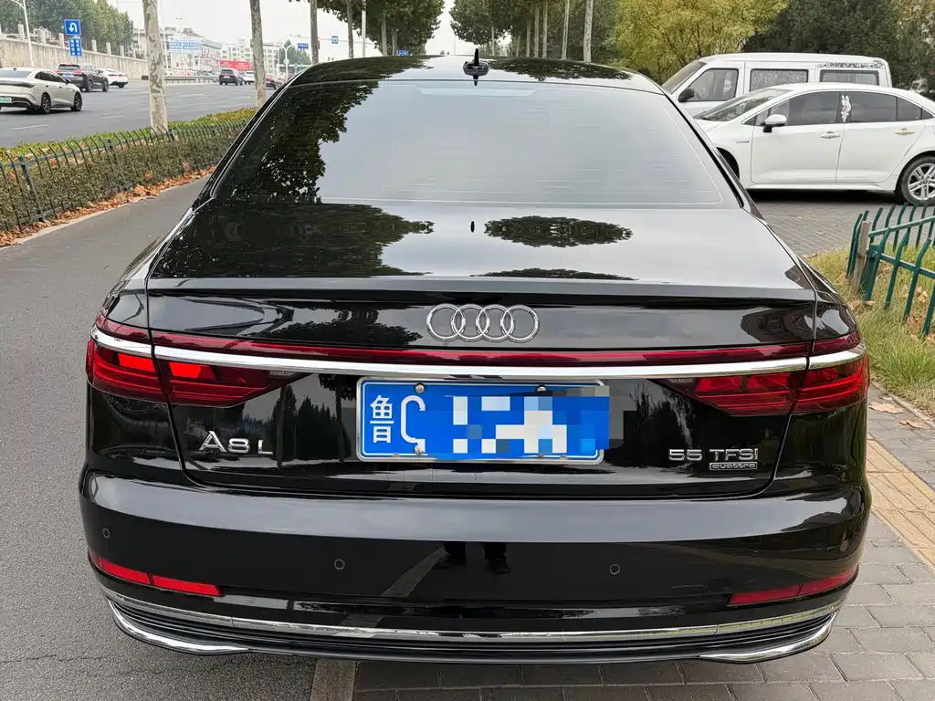Audi A8 — фото 5