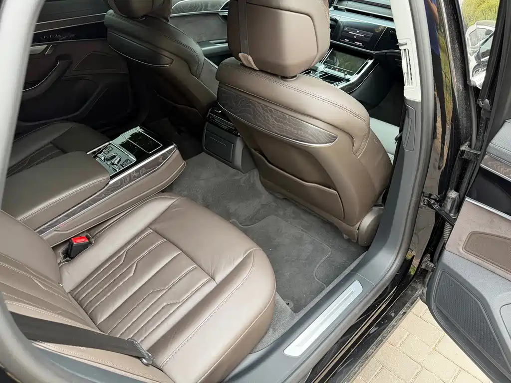 Audi A8 — фото 10