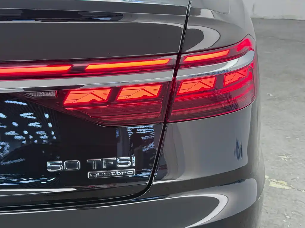 Audi A8 — фото 23