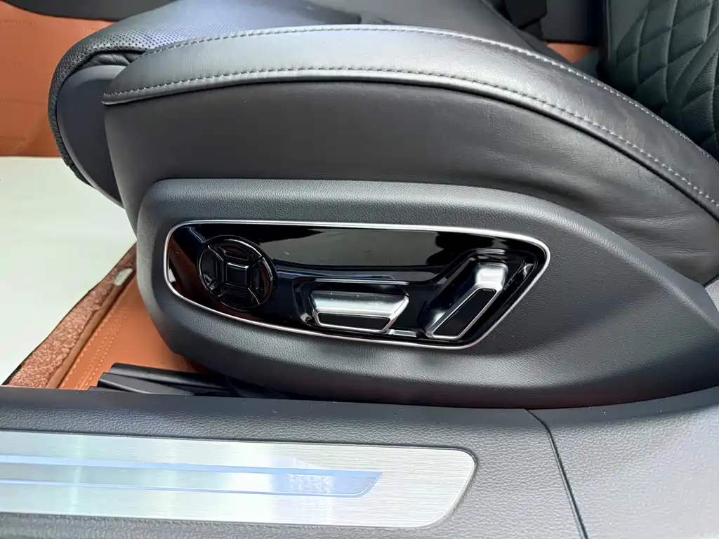 Audi A8 — фото 10
