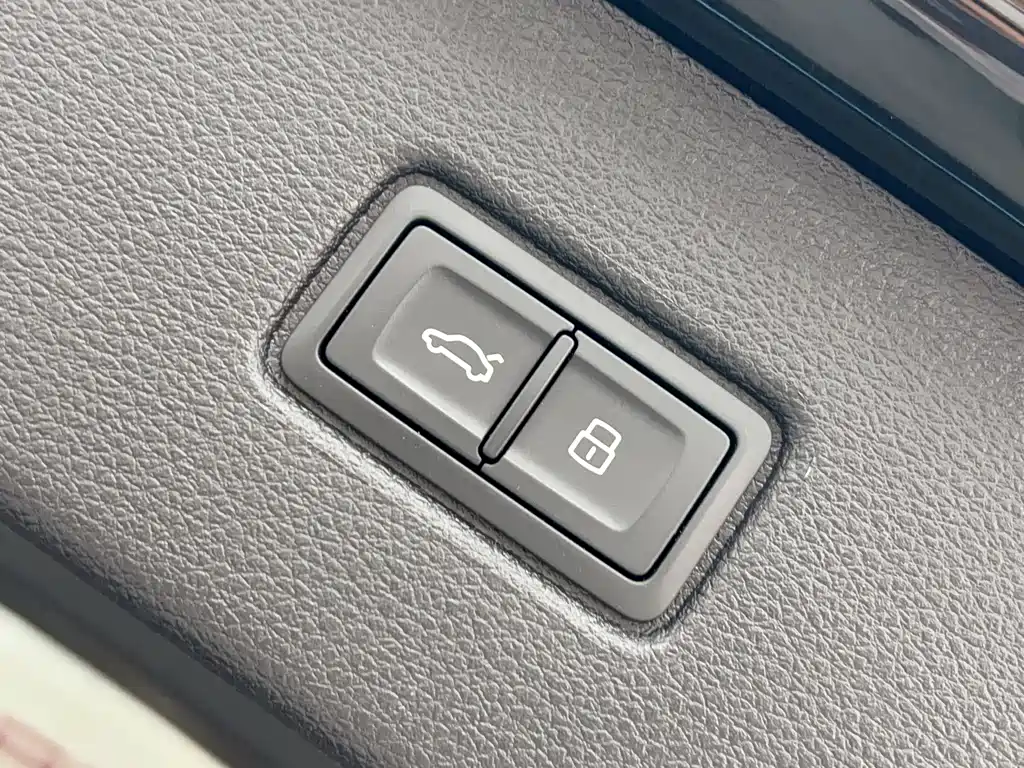 Audi Q7 — фото 30