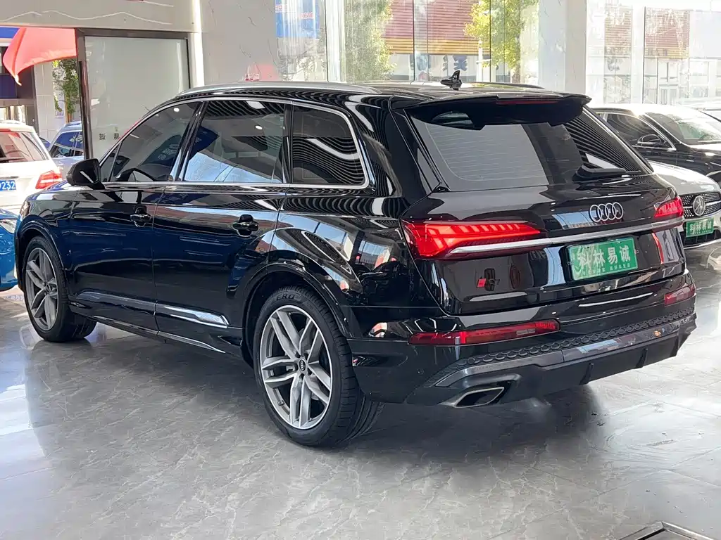 Audi Q7 — фото 6