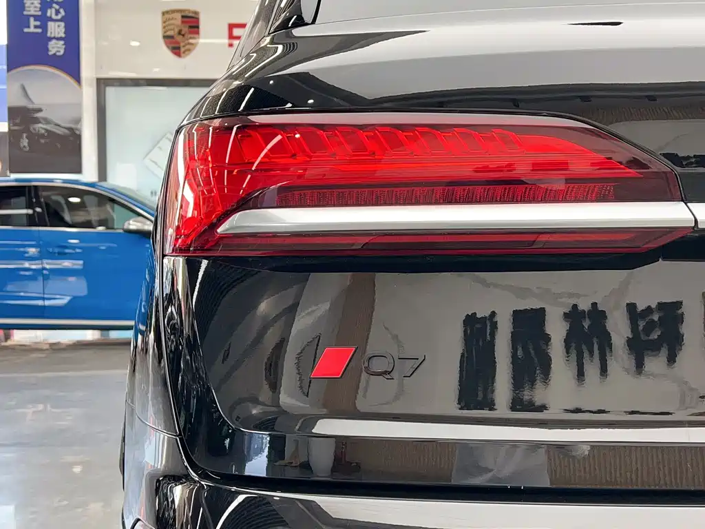 Audi Q7 — фото 10