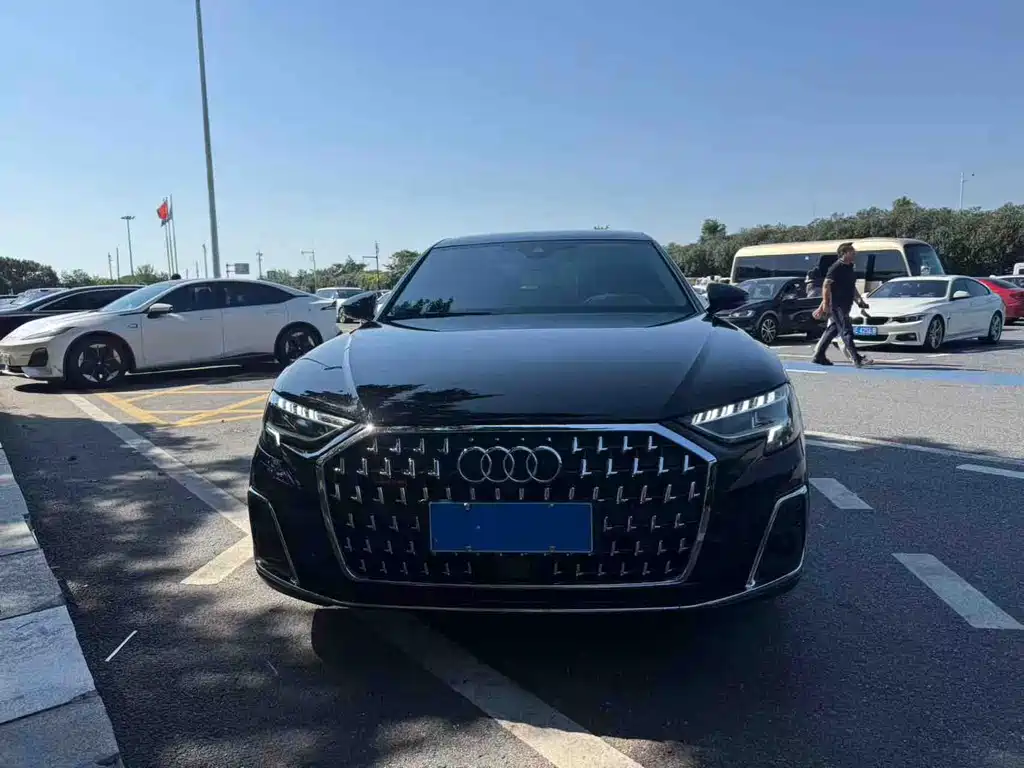 Audi A8 — фото 2