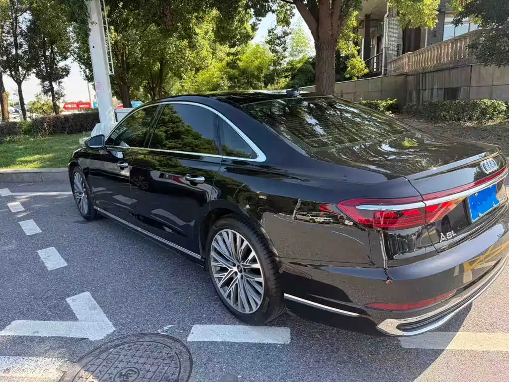 Audi A8 — фото 11