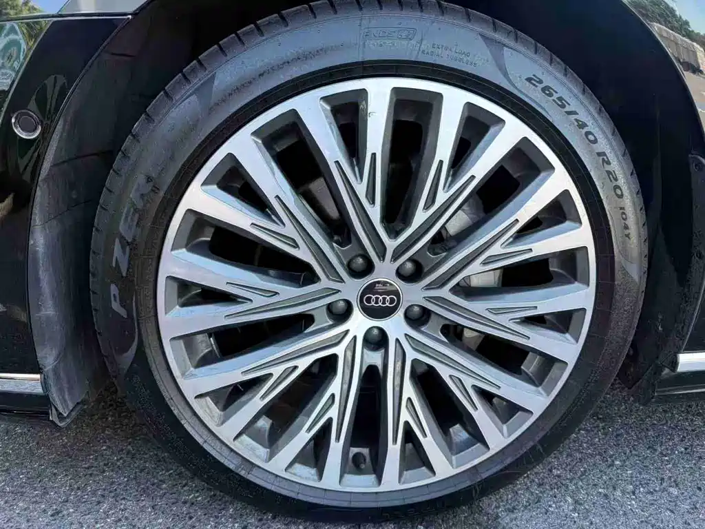 Audi A8 — фото 10