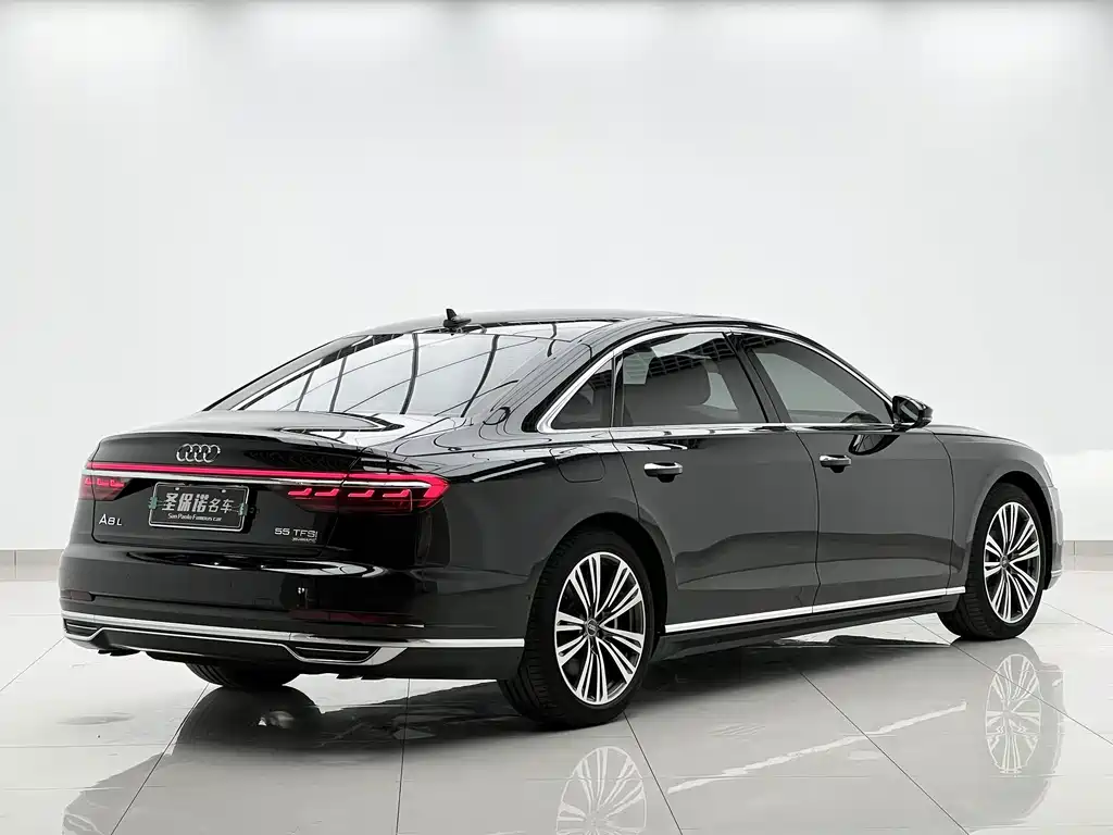 Audi A8 — фото 6