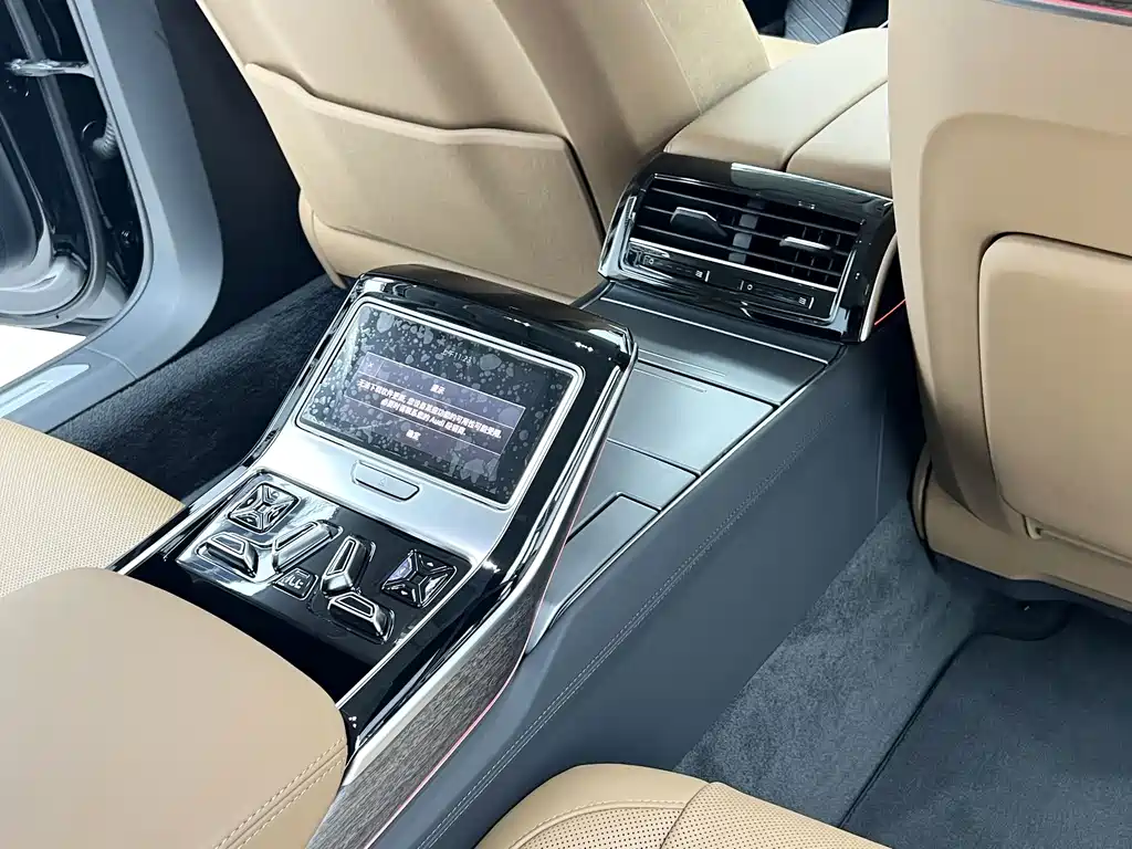 Audi A8 — фото 9
