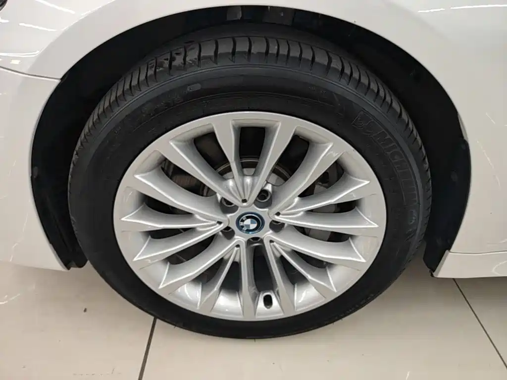BMW 5 Series New Energy — фото 23