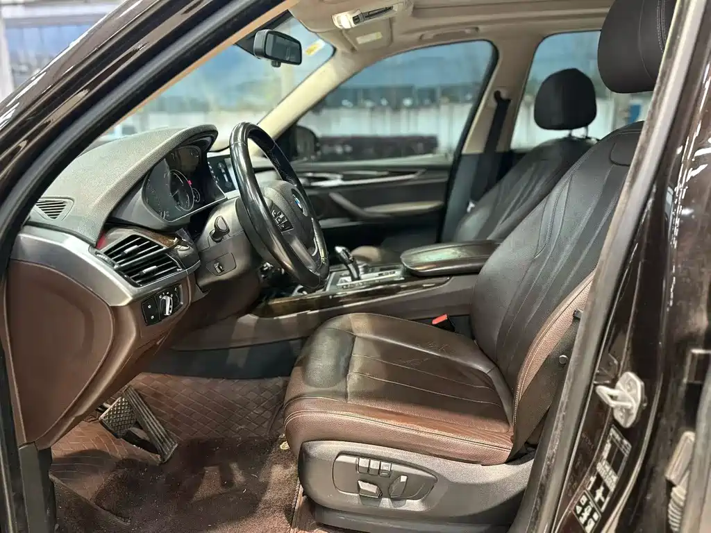 BMW X5 (Import) — фото 8