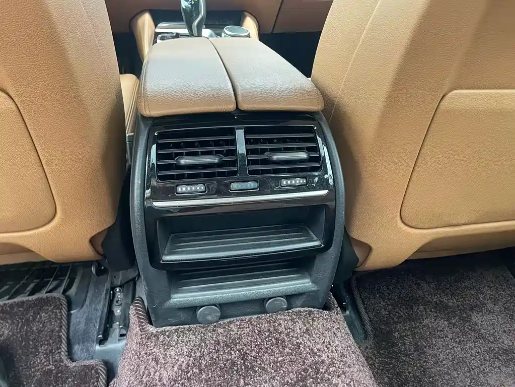 BMW 5 Series — фото 17