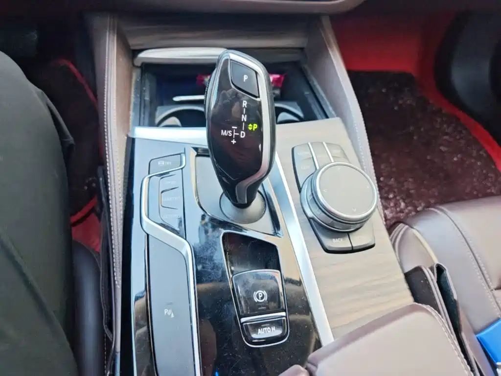 BMW 5 Series — фото 14