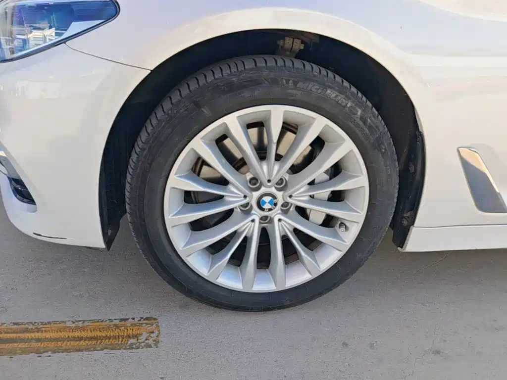 BMW 5 Series — фото 23