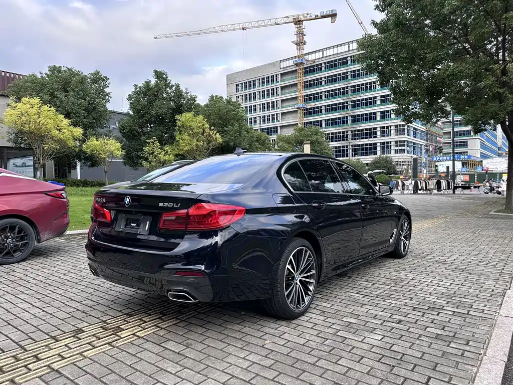 BMW 5 Series — фото 9