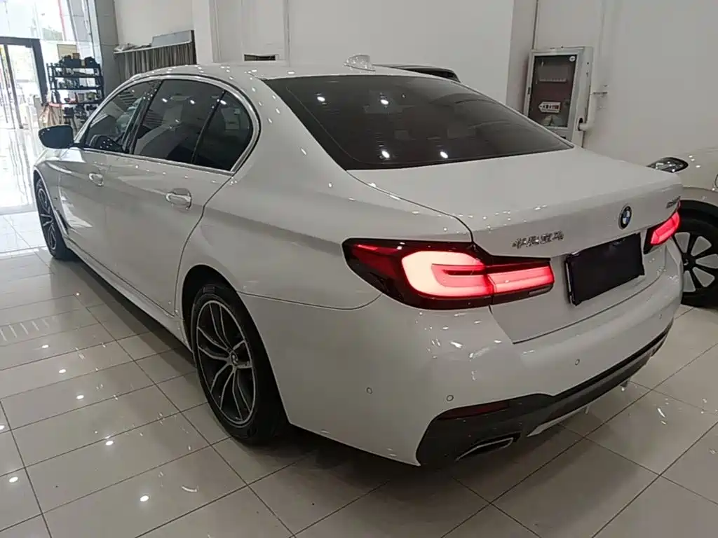 BMW 5 Series — фото 5