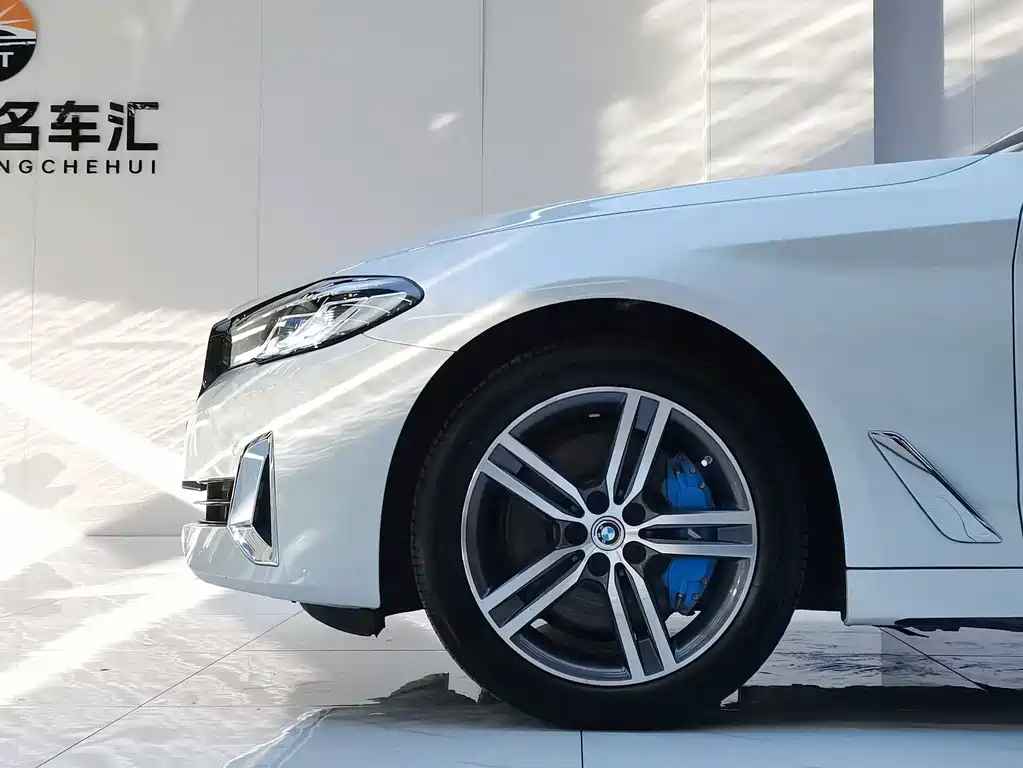 BMW 5 Series — фото 9