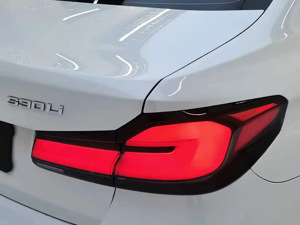 BMW 5 Series — фото 10