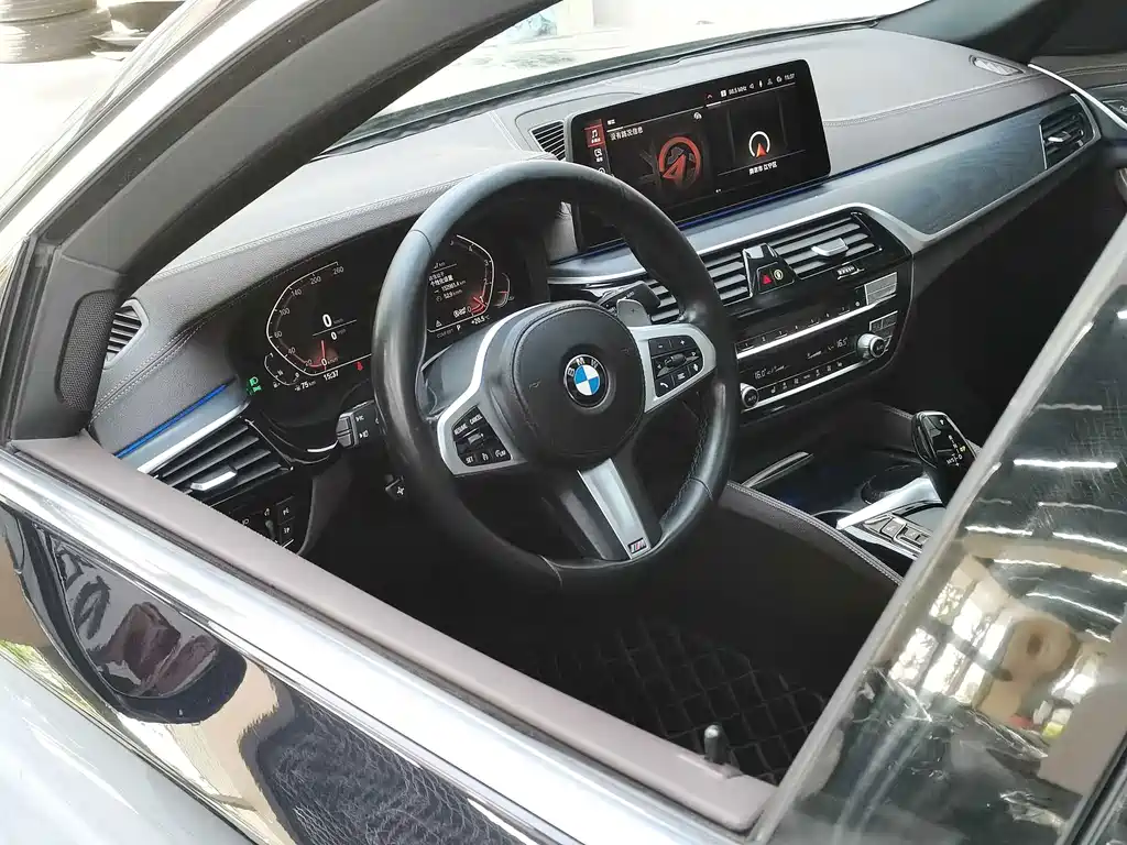 BMW 5 Series — фото 11