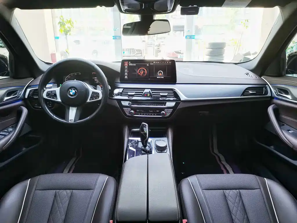BMW 5 Series — фото 13