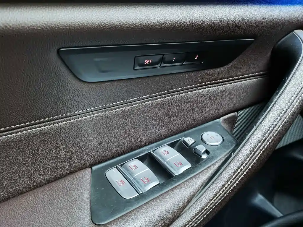 BMW 5 Series — фото 19