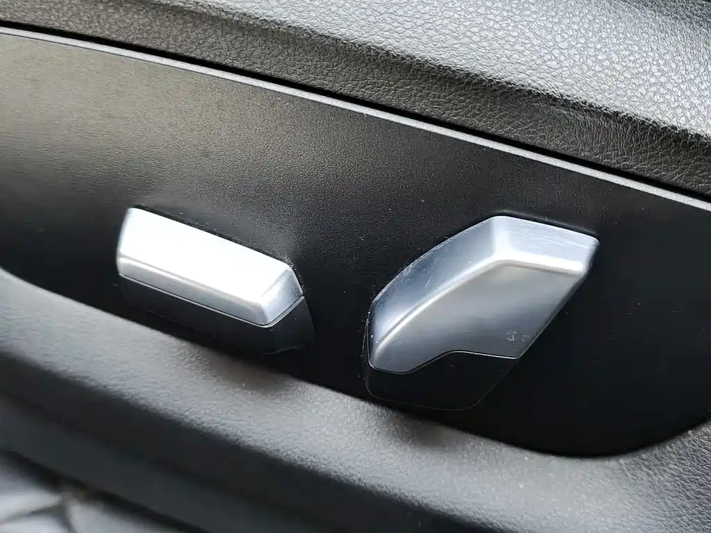 BMW 5 Series — фото 20