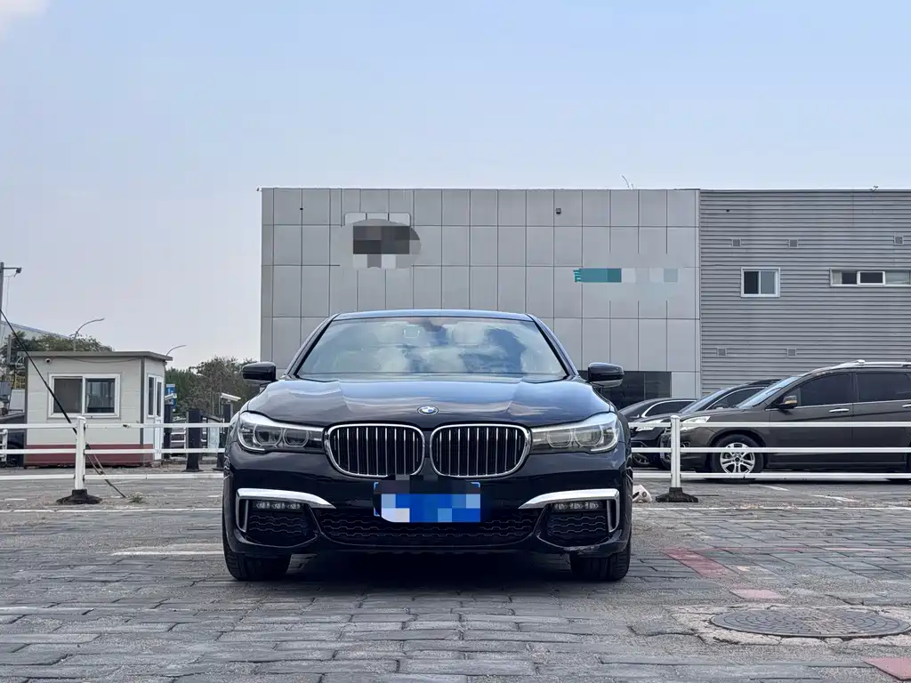 BMW 7 Series — фото 2
