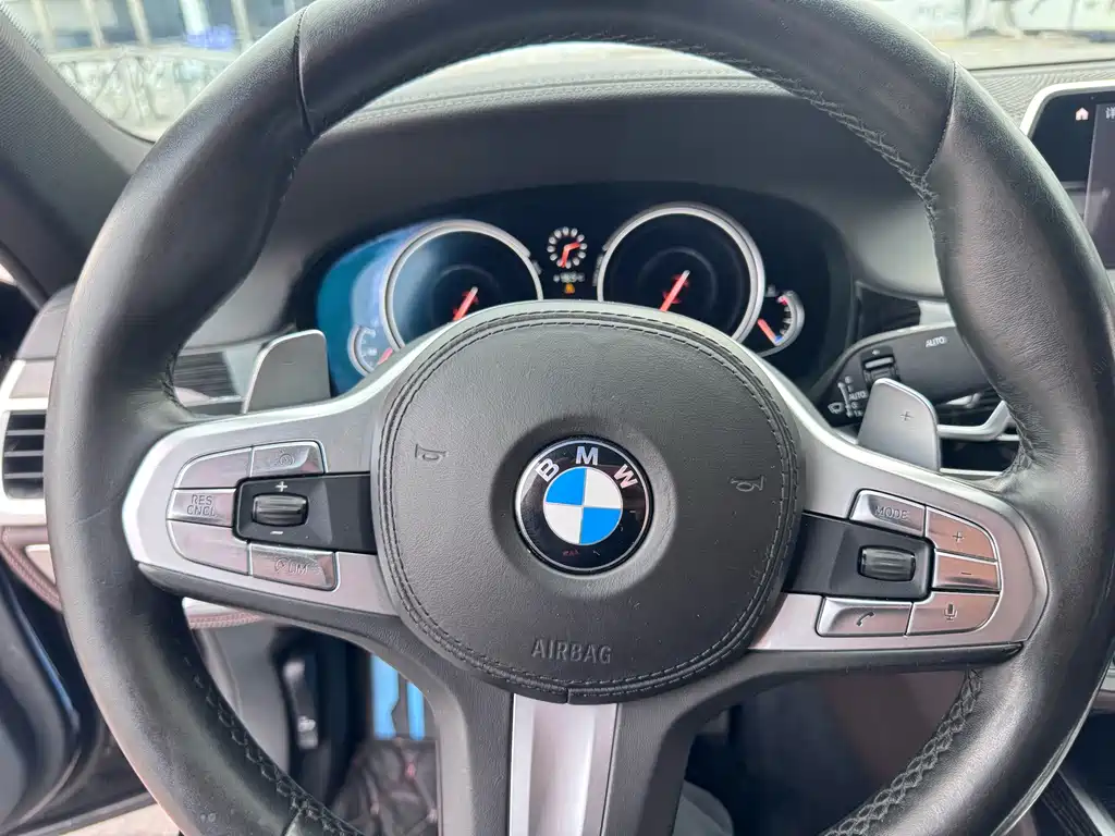 BMW 7 Series — фото 13