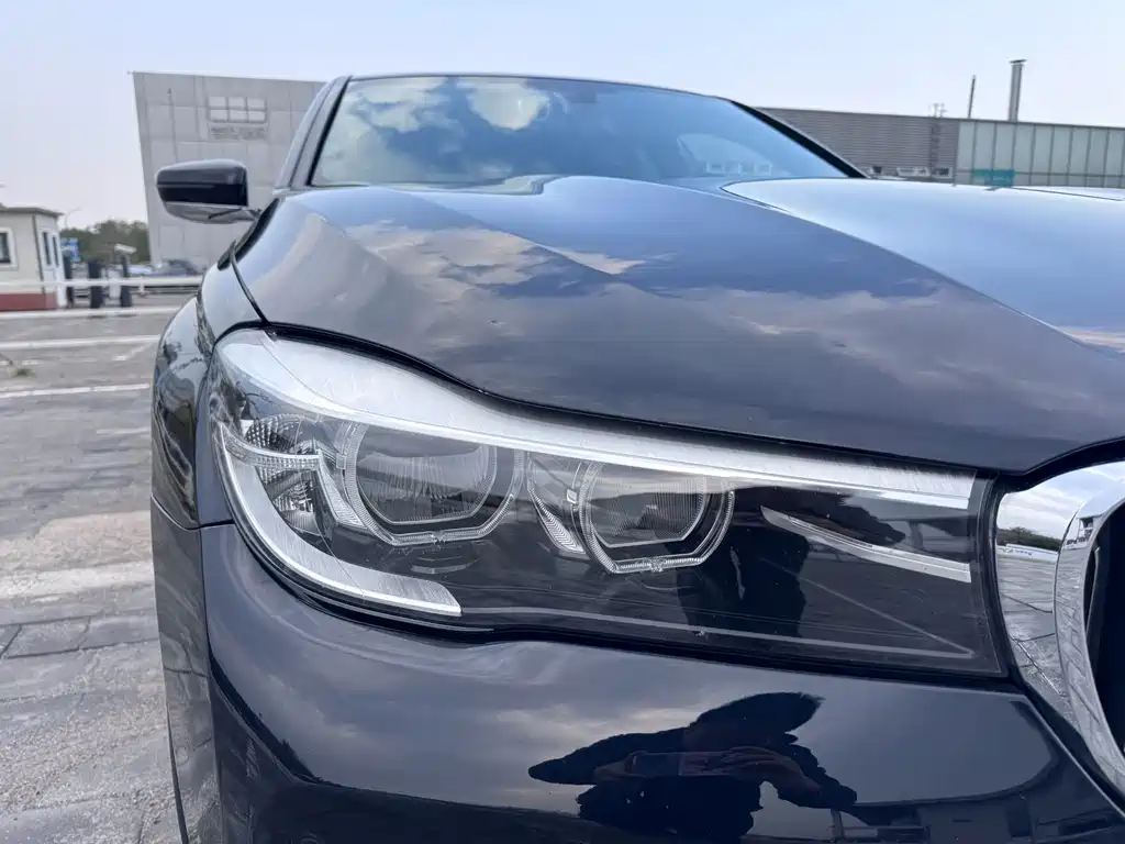 BMW 7 Series — фото 20