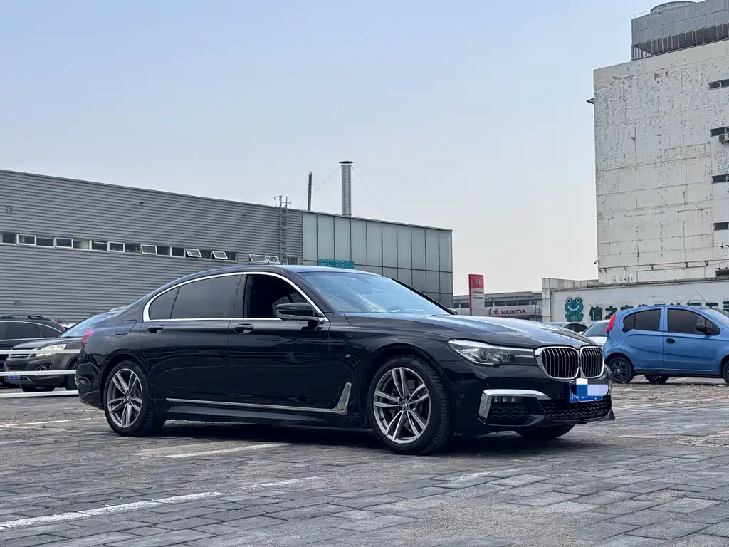 BMW 7 Series — фото 3