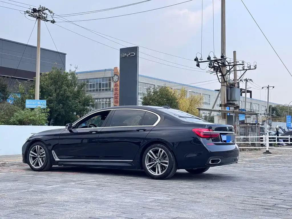 BMW 7 Series — фото 5
