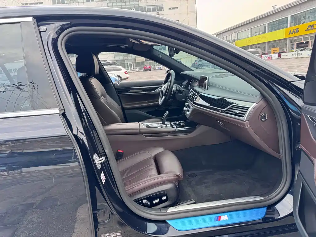 BMW 7 Series — фото 10