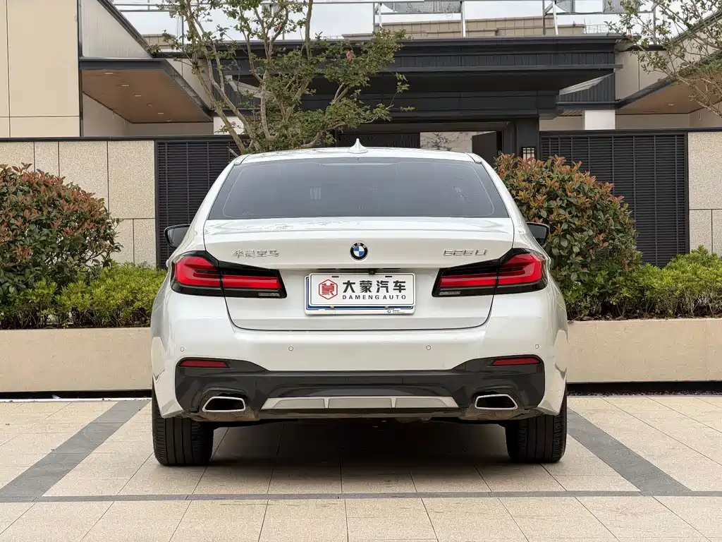 BMW 5 Series — фото 11