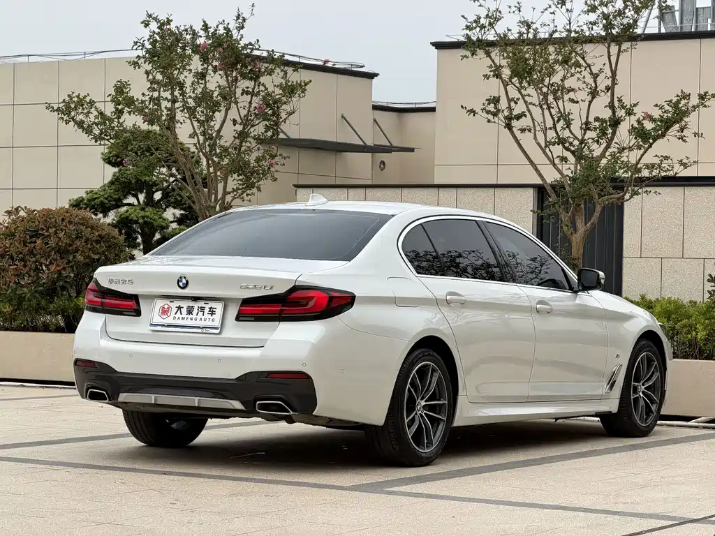 BMW 5 Series — фото 12