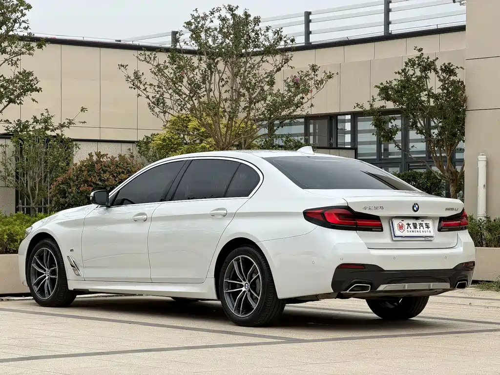 BMW 5 Series — фото 10
