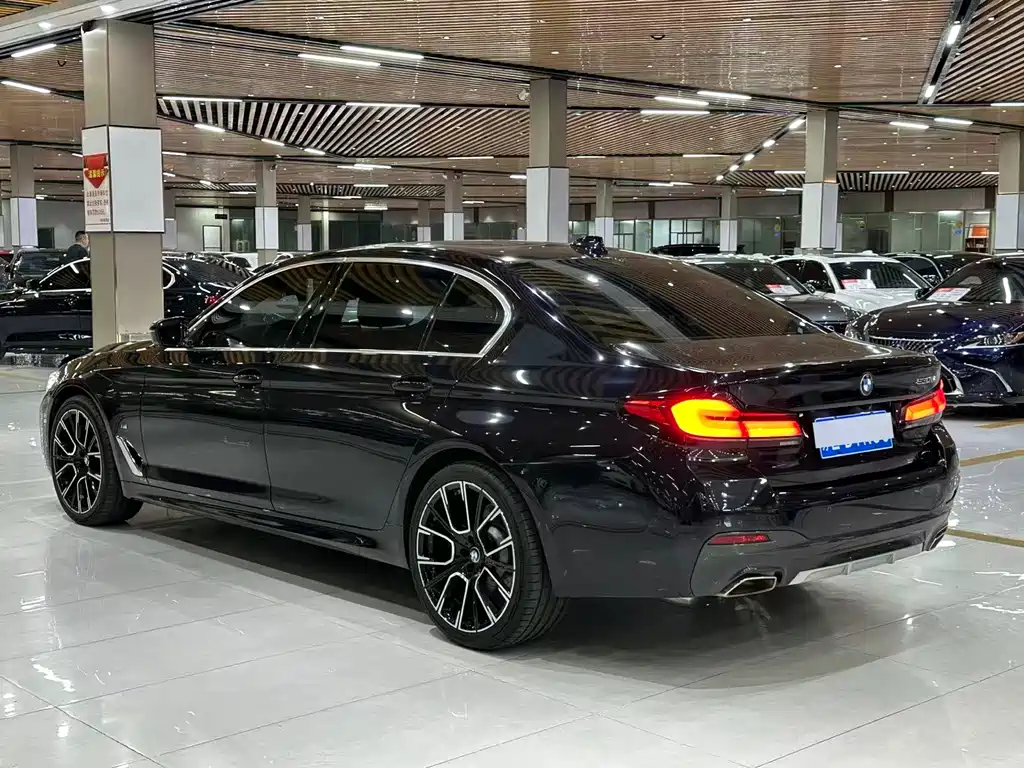 BMW 5 Series — фото 6