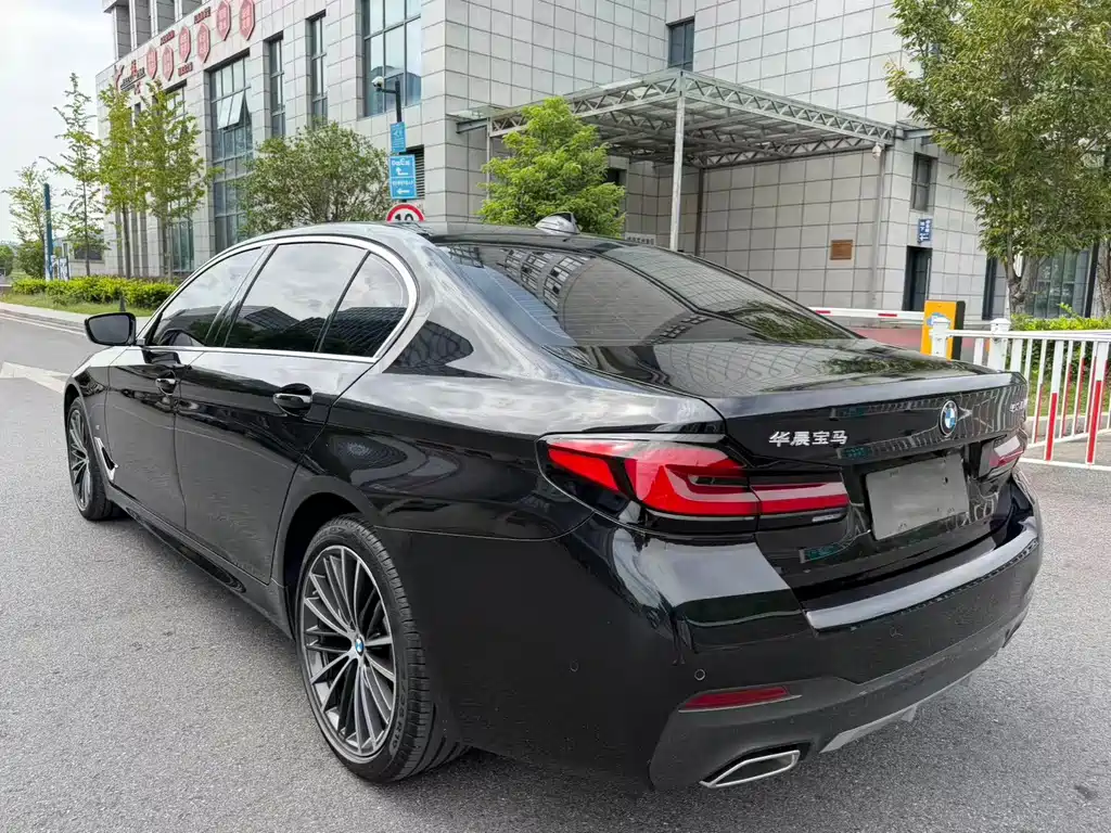 BMW 5 Series — фото 17