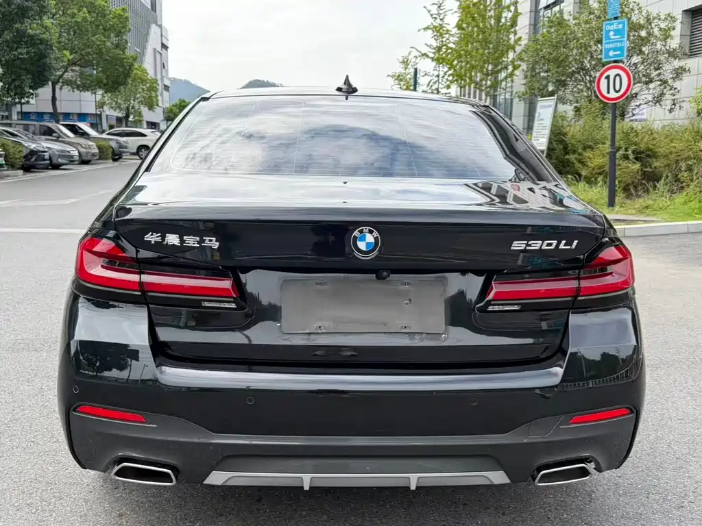 BMW 5 Series — фото 18