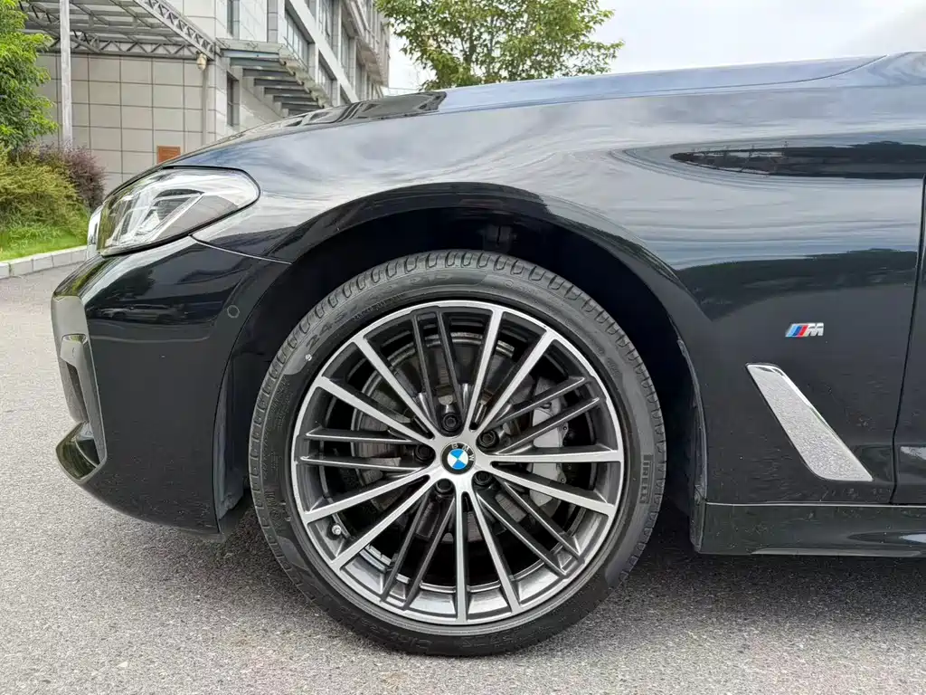 BMW 5 Series — фото 4