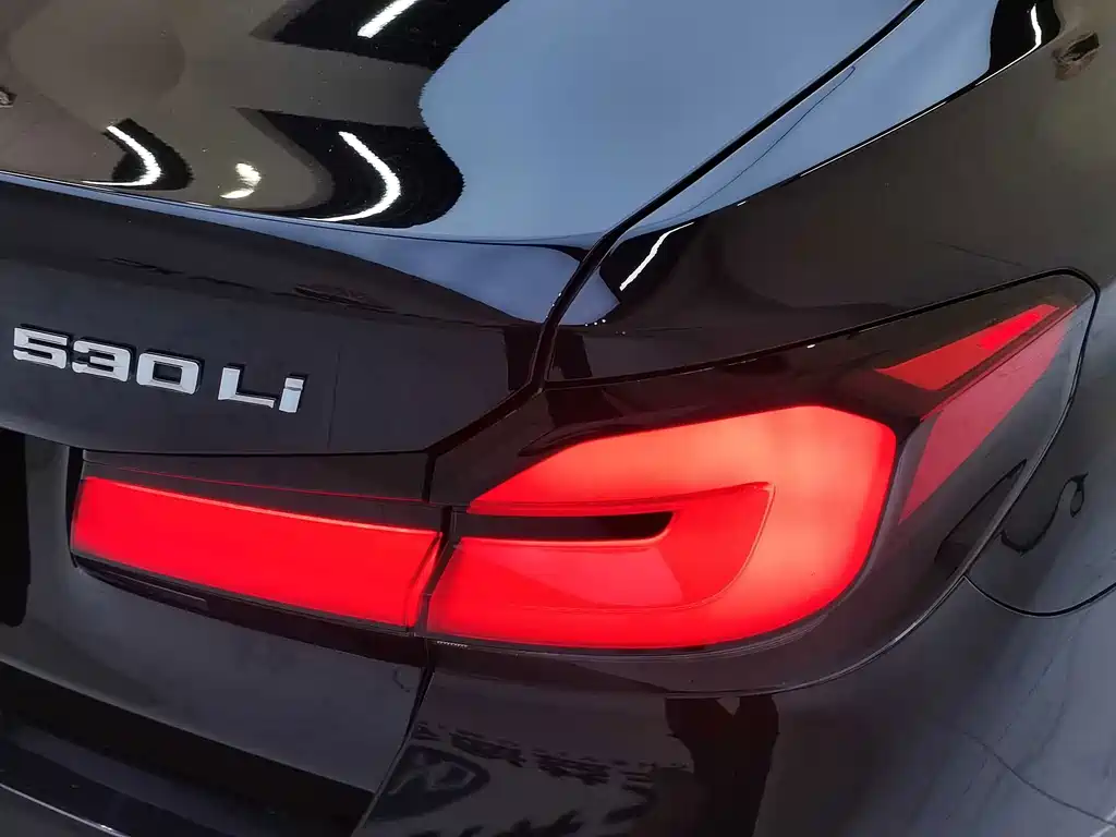 BMW 5 Series — фото 11