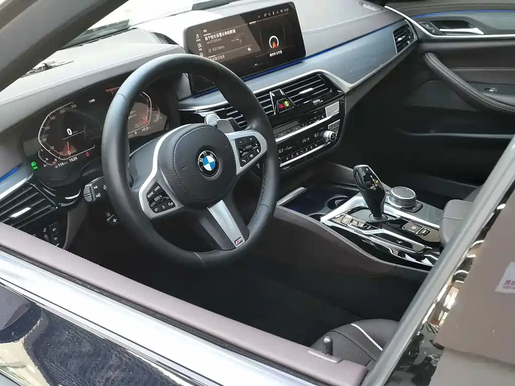BMW 5 Series — фото 14